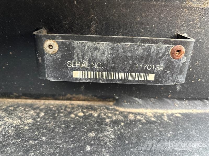 Erskine 901382 96 in Skid Steer Power Rake 耙與翻草機