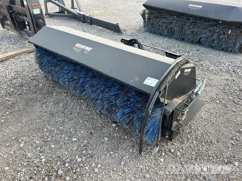 Erskine ER BROOM84A 84 in Skid Steer Broom Bürsten