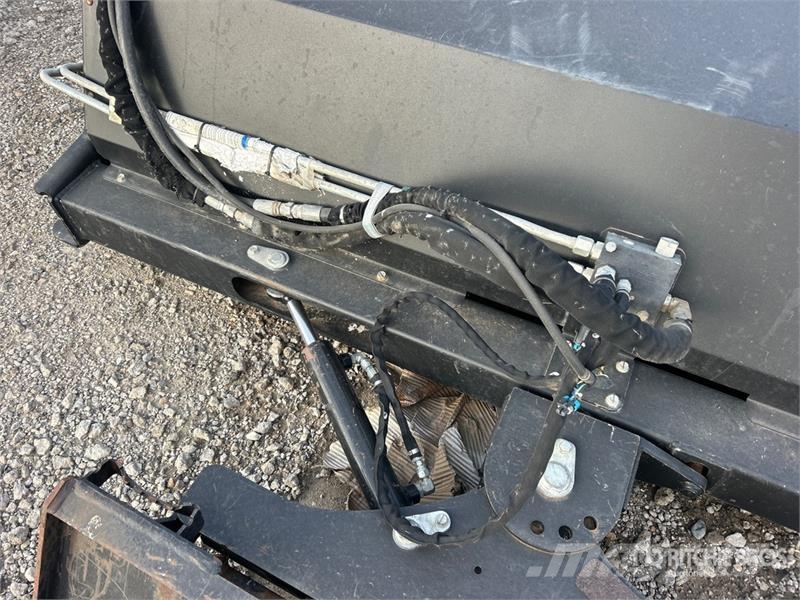 Erskine ER BROOM84A 84 in Skid Steer Broom Bürsten