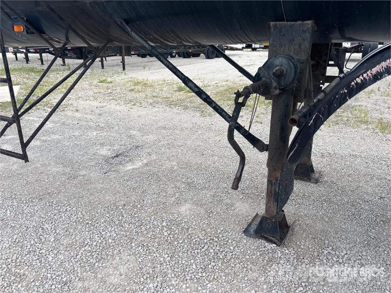 Etnyre 6750 gal T/A Tanker Trailer مقطورات ذات صهاريج