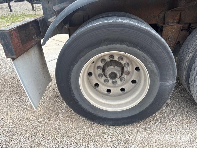 Etnyre 6750 gal T/A Tanker Trailer مقطورات ذات صهاريج