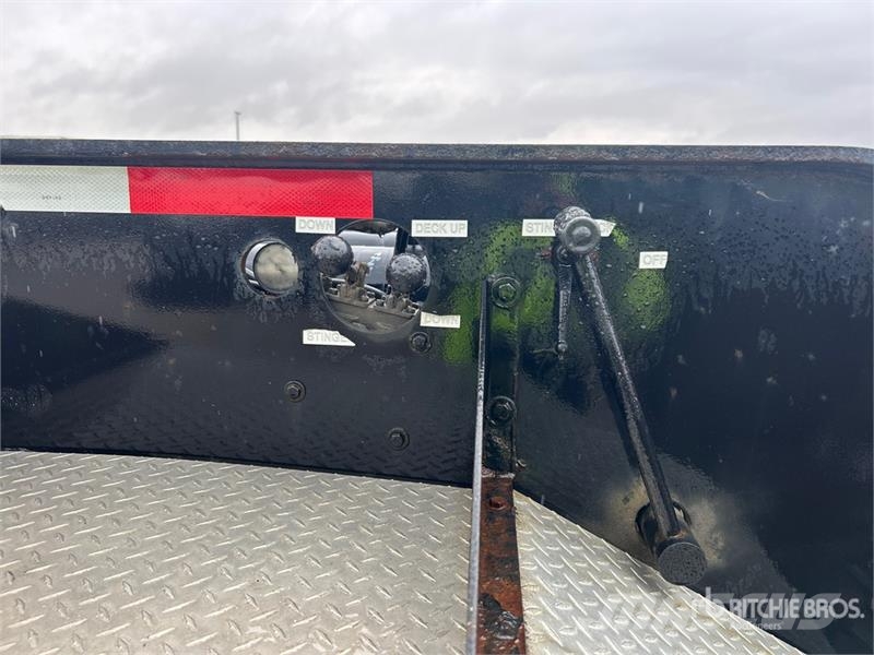 Etnyre RTN55TD3 Tri/A Removable Gooseneck Lowboy Trailer 低架裝載車