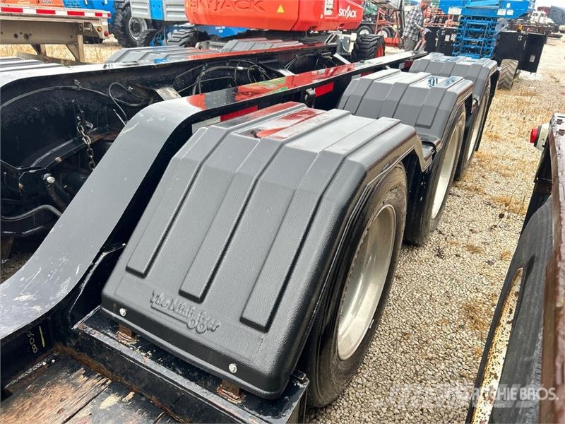 Etnyre RTN55TD3 Tri/A Removable Gooseneck Lowboy Trailer 低架裝載車