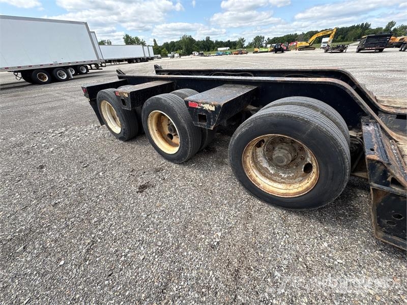 Etnyre Tri/A Removable Gooseneck Lowboy Trailer Mélybölcsős
