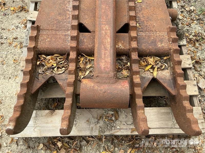 Excavator Thumb - Fits CAT 320, 322 Cucharones