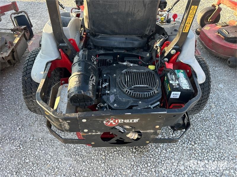Exmark Lazer Z S-Series 4x2 Ride-On Lawn Mower ركوب الحشائش