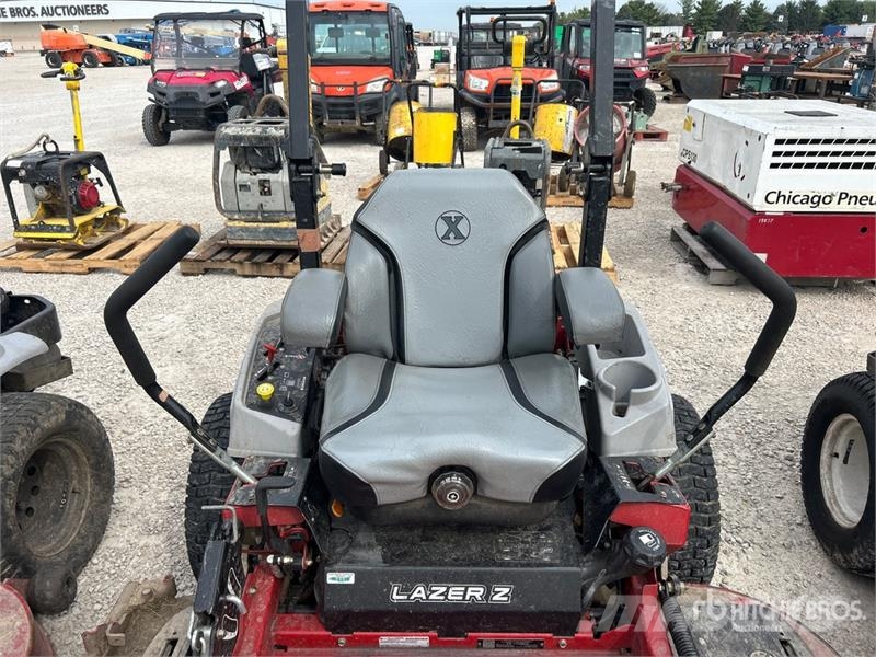 Exmark Lazer Z S-Series 4x2 Ride-On Lawn Mower Samojízdné sekačky