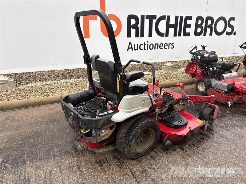 Exmark Lazer Z S-Series Ride-On Lawn Mower Самохідні газонокосарки