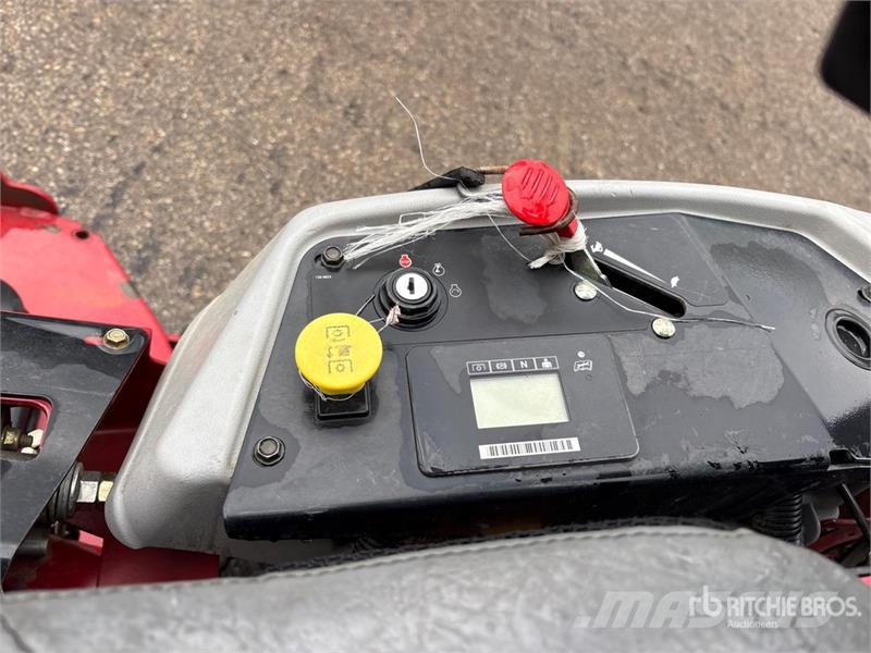 Exmark Lazer Z S-Series Ride-On Lawn Mower Самохідні газонокосарки