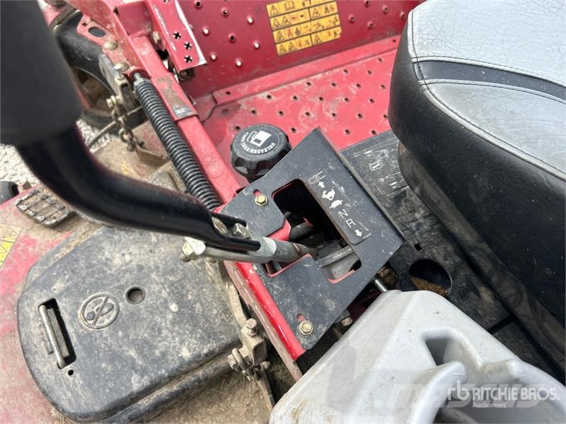 Exmark Lazer Z S-Series 4x2 Ride-On Lawn Mower Samojízdné sekačky
