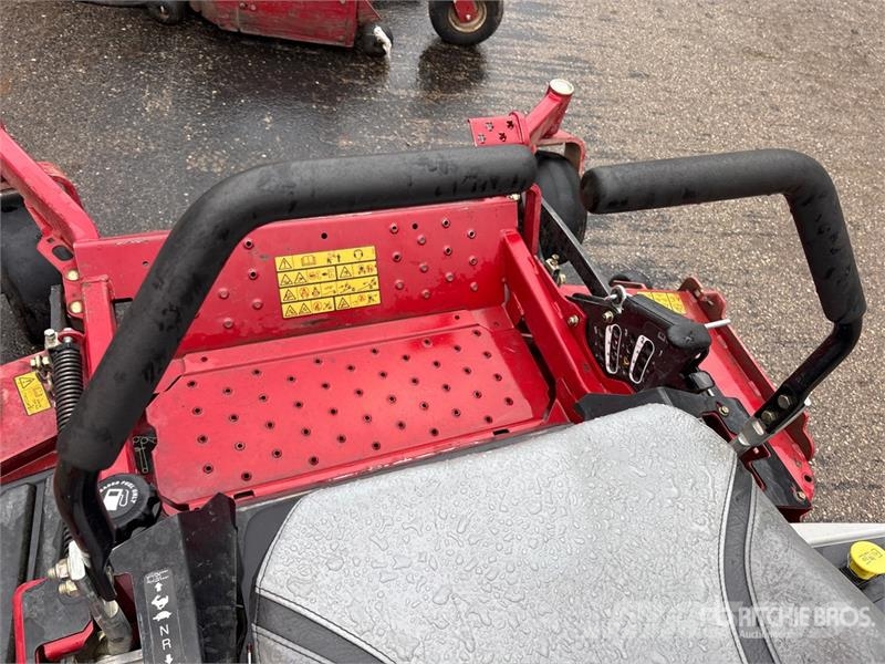 Exmark Lazer Z S-Series Ride-On Lawn Mower Самохідні газонокосарки