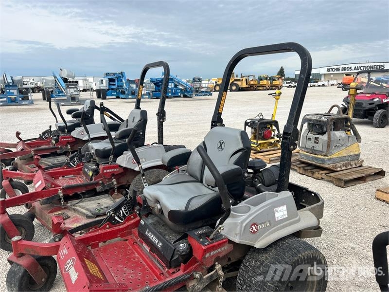 Exmark Lazer Z S-Series 4x2 Ride-On Lawn Mower Samojízdné sekačky