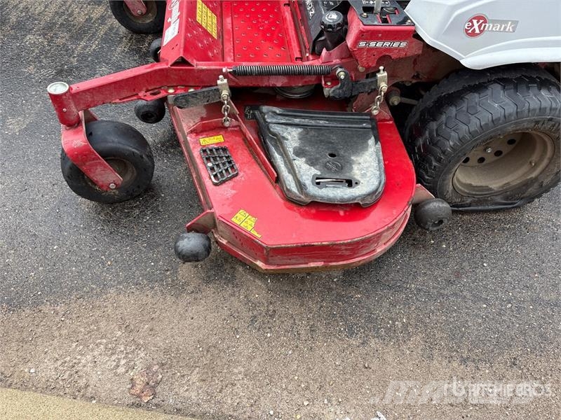 Exmark Lazer Z S-Series Ride-On Lawn Mower Самохідні газонокосарки