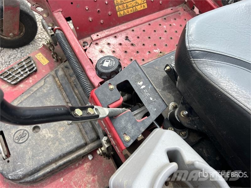 Exmark Lazer Z S-Series 4x2 Ride-On Lawn Mower ركوب الحشائش