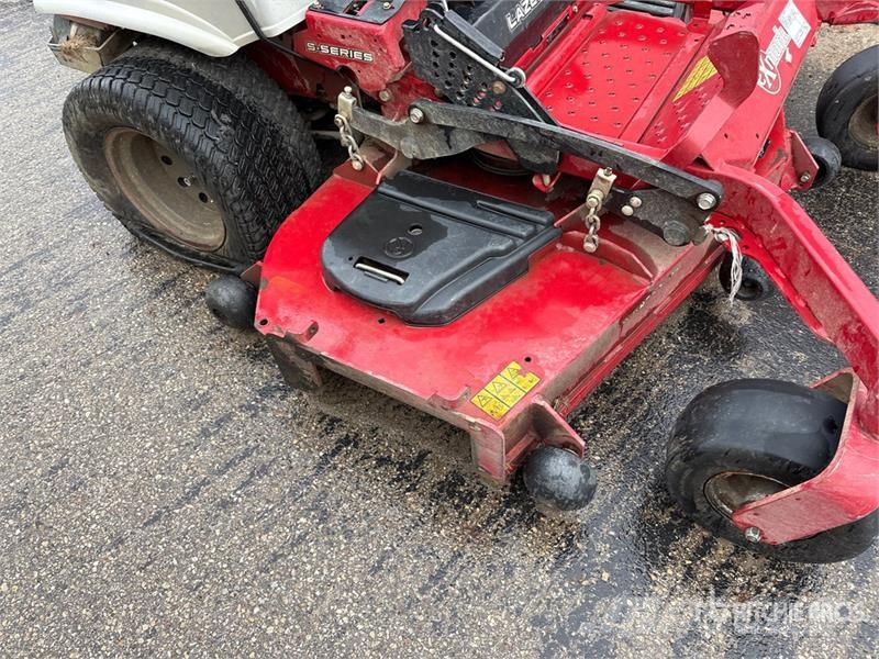 Exmark Lazer Z S-Series Ride-On Lawn Mower Самохідні газонокосарки