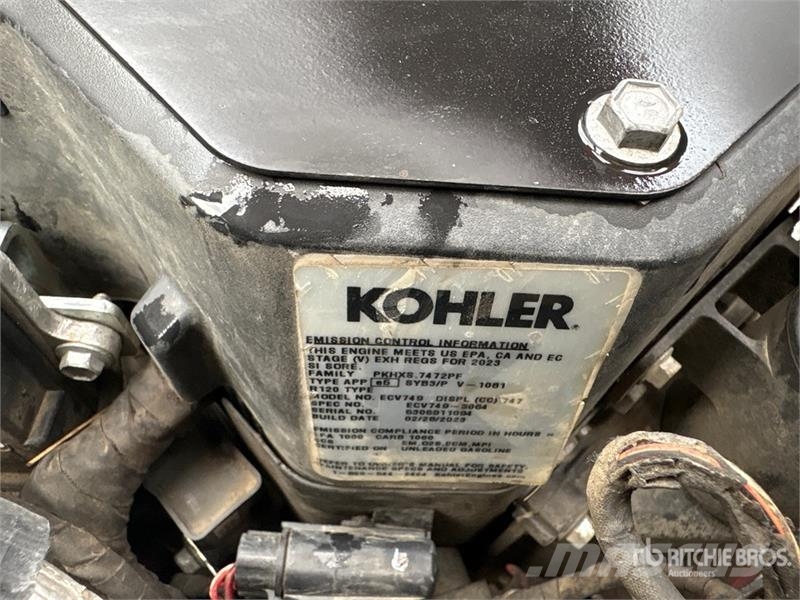 Exmark Lazer Z S-Series Ride-On Lawn Mower Самохідні газонокосарки