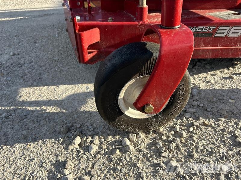 Exmark Staris E Series 4x2 Walk-Behind Lawn Mower Samojízdné sekačky