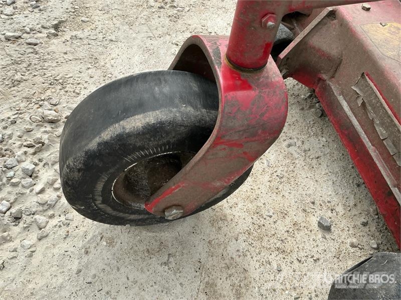 Exmark Turf Tracer S-Series Stand-On Rough Lawn Mower ركوب الحشائش