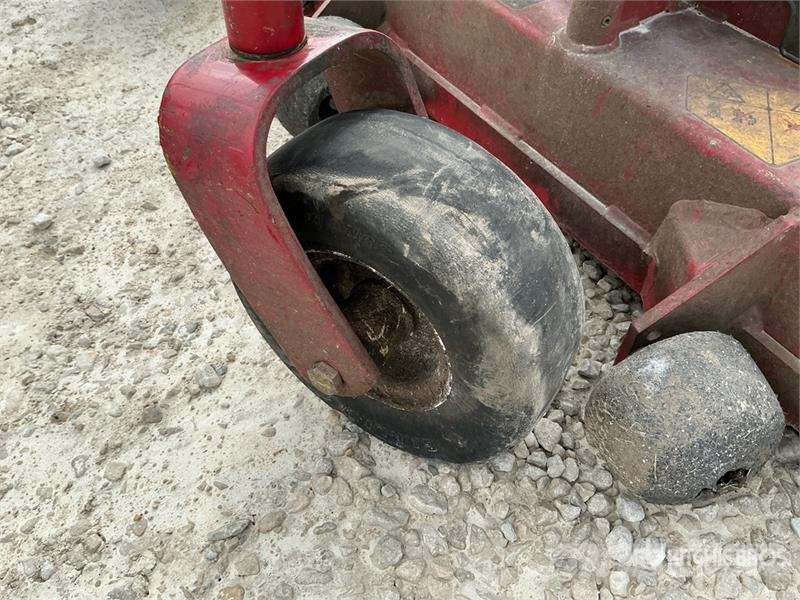 Exmark Turf Tracer S-Series Stand-On Rough Lawn Mower ركوب الحشائش