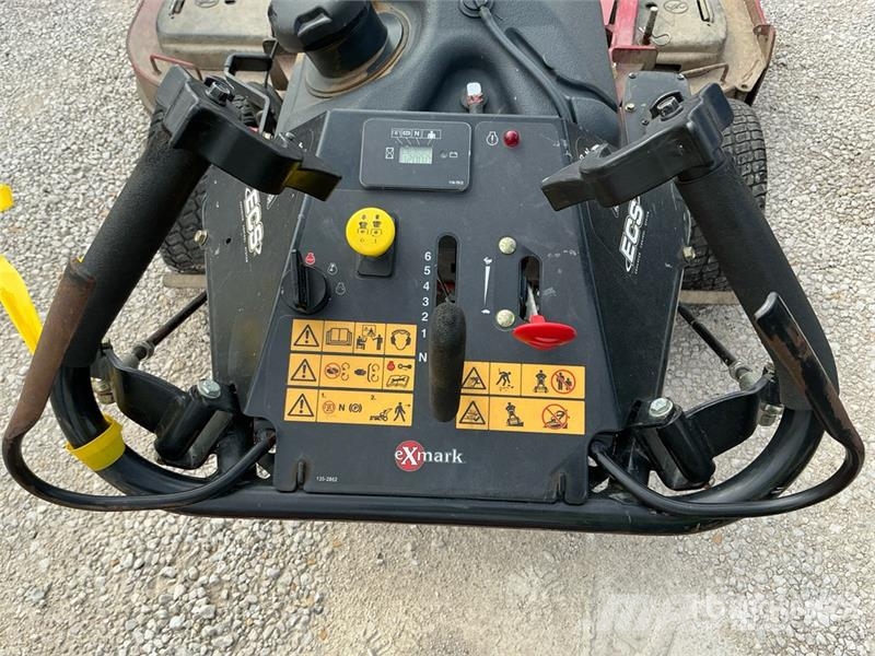Exmark Turf Tracer X-Series 4x2 Walk-Behind Rough Lawn Mo ركوب الحشائش
