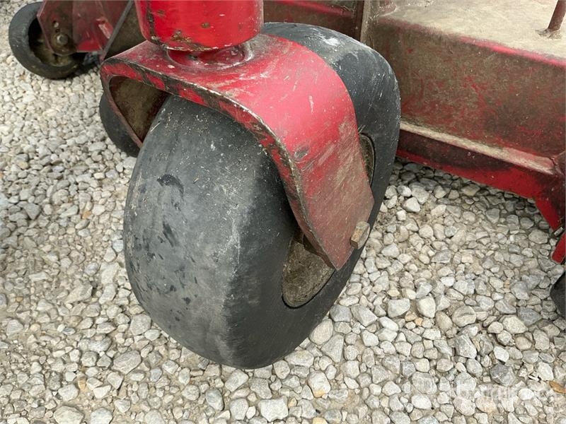 Exmark Turf Tracer X-Series 4x2 Walk-Behind Rough Lawn Mo ركوب الحشائش
