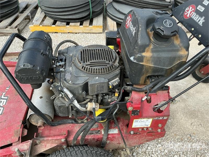 Exmark Turf Tracer X-Series 4x2 Walk-Behind Rough Lawn Mo ركوب الحشائش