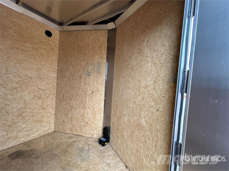 EZ Hauler 16 ft T/A Enclosed Trailer Gesloten opbouw trailers