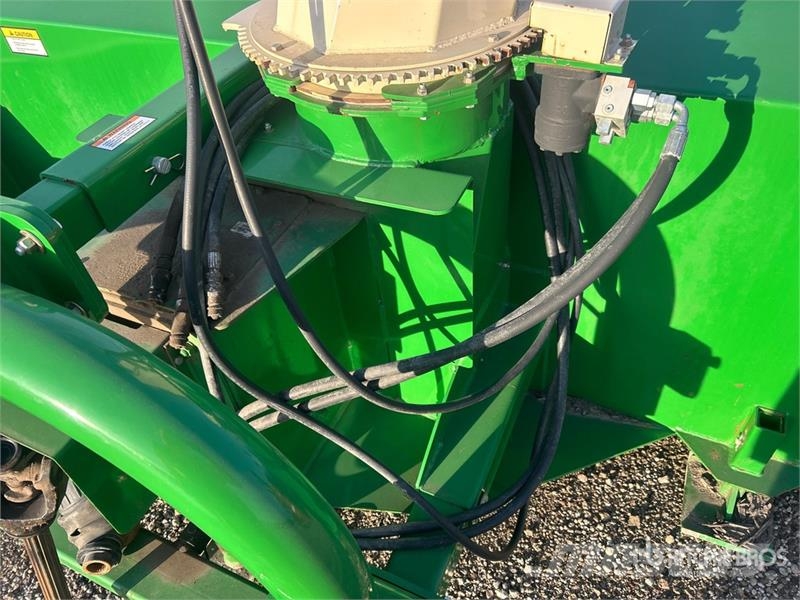 Farm King Y1080CG 9 ft Snow Blower - Fits Tractor Sniježne freze