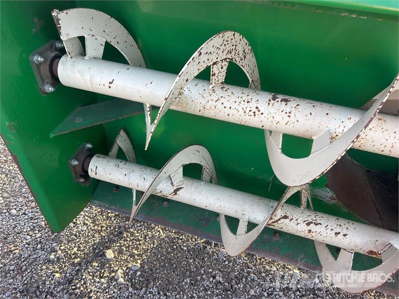 Farm King Y1080CG 9 ft Snow Blower - Fits Tractor Sniježne freze