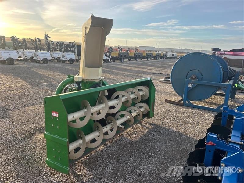 Farm King Y1080CG 9 ft Snow Blower - Fits Tractor Sniježne freze