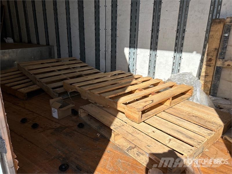 Featherlite 48 ft x 102 in T/A Van Trailer Sanduk prikolice