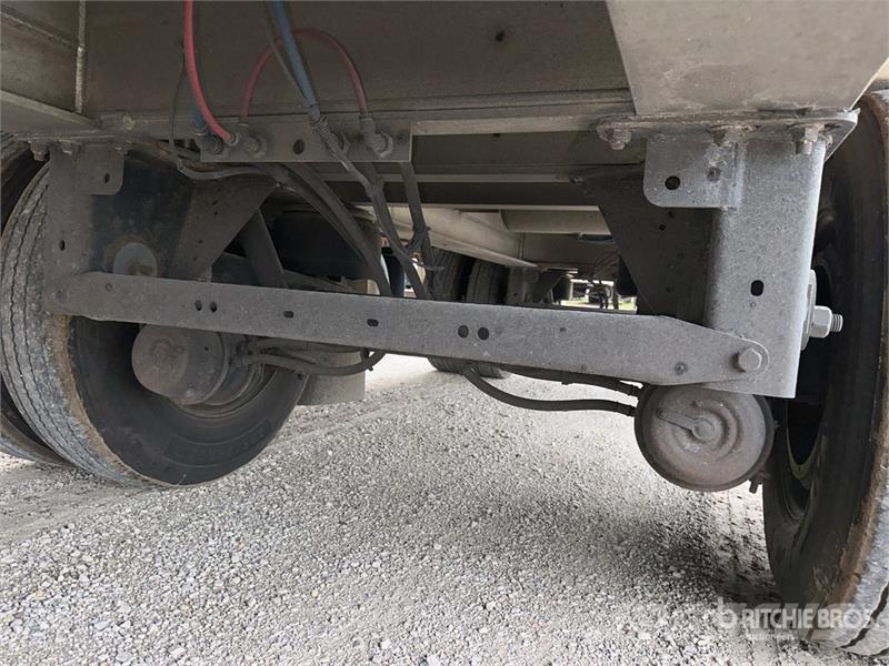 Fontaine HAR5212WSA 48 ft T/A Spread Axle Curtain Side Trai Curtainsideranhänger