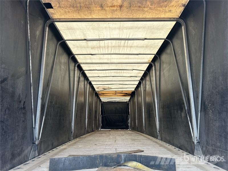 Fontaine HAR5212WSA 48 ft T/A Spread Axle Curtain Side Trai Curtainsideranhänger