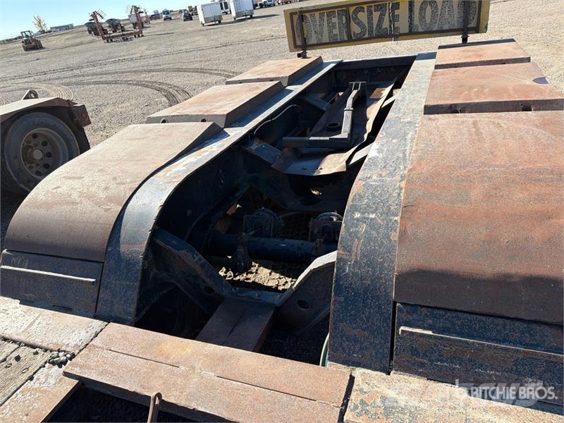Fontaine T50S Tri/A Removable Gooseneck Lowboy Trailer Low loaders