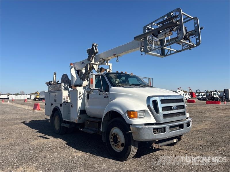 Ford 35 ft on Ford F-750 4x2 Cable Placer Bucket Truck Plataformas sobre camión