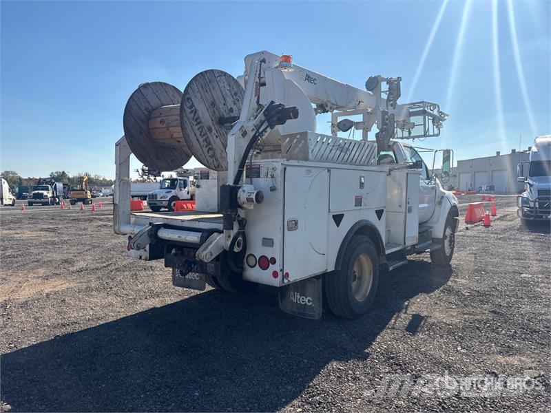 Ford 35 ft on Ford F-750 4x2 Cable Placer Bucket Truck Plataformas sobre camión