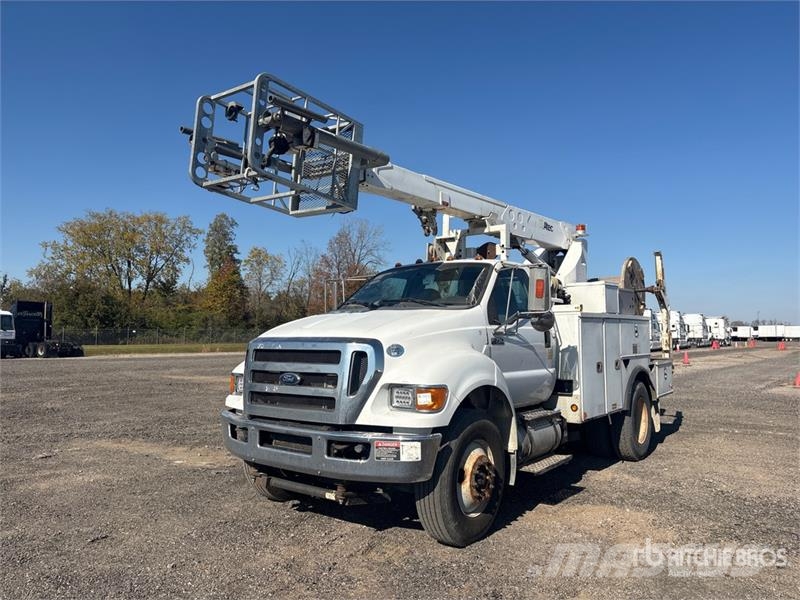 Ford 35 ft on Ford F-750 4x2 Cable Placer Bucket Truck Plataformas sobre camión