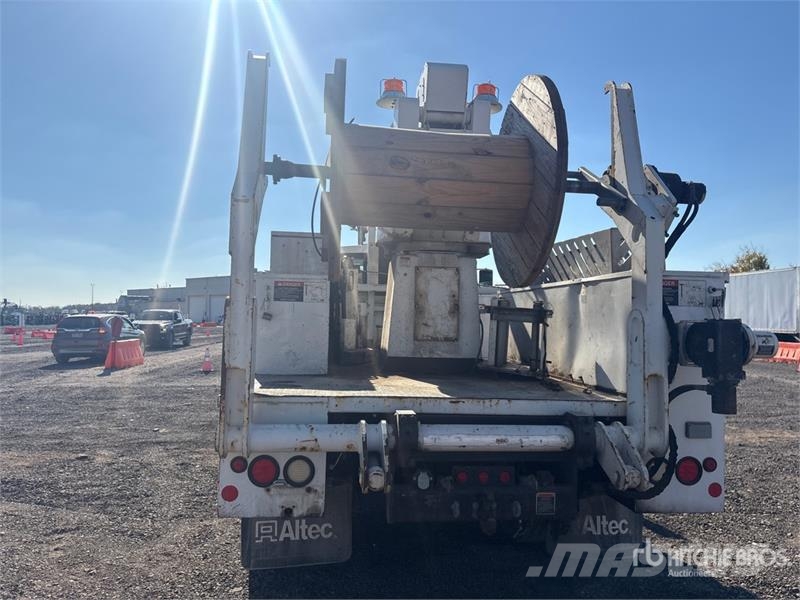 Ford 35 ft on Ford F-750 4x2 Cable Placer Bucket Truck Plataformas sobre camión