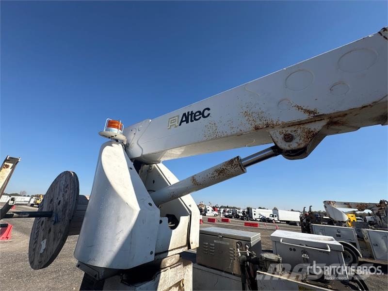 Ford 35 ft on Ford F-750 4x2 Cable Placer Bucket Truck Plataformas sobre camión