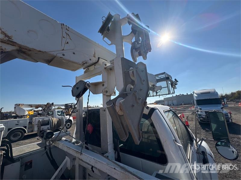 Ford 35 ft on Ford F-750 4x2 Cable Placer Bucket Truck Plataformas sobre camión