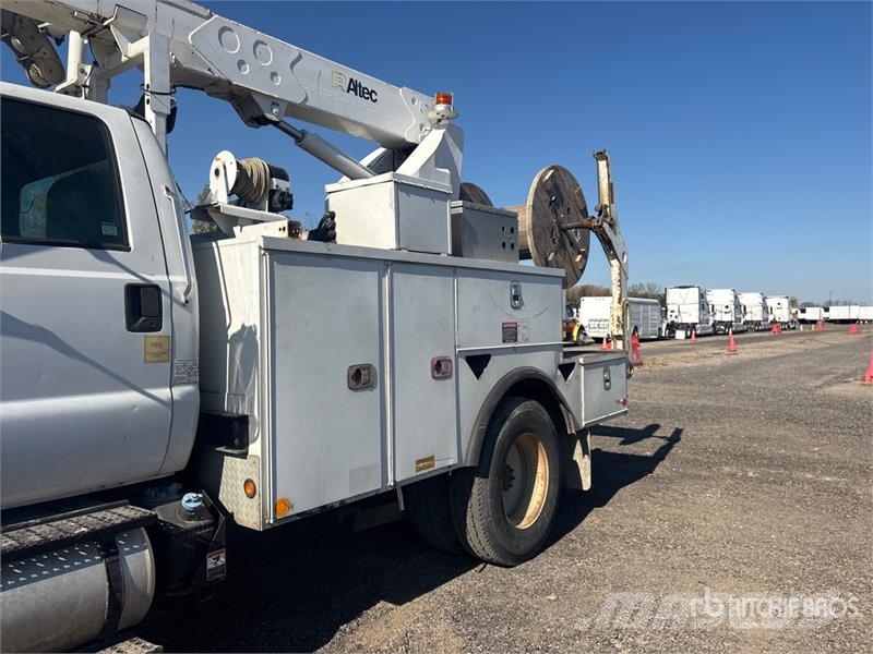 Ford 35 ft on Ford F-750 4x2 Cable Placer Bucket Truck Plataformas sobre camión