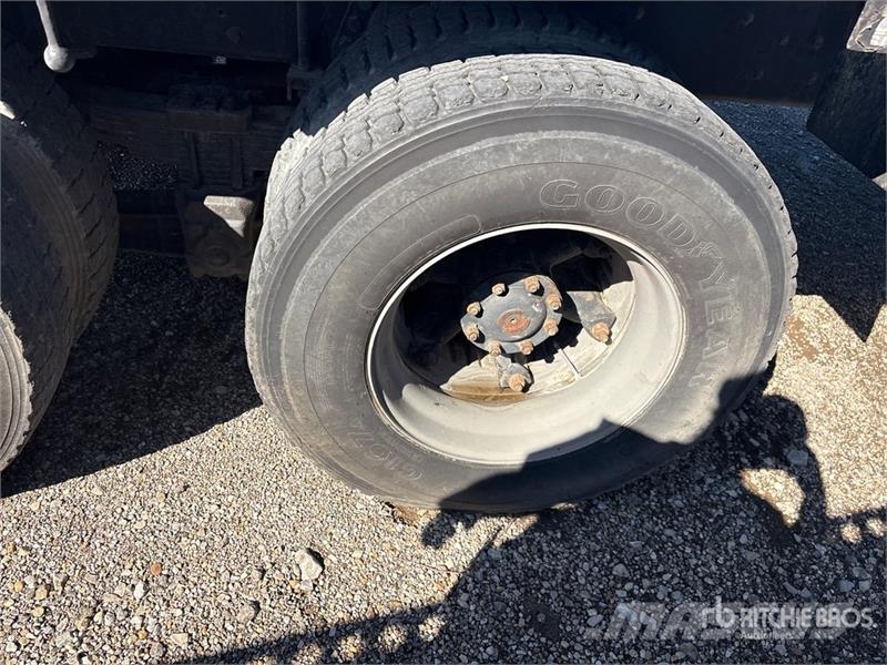 Ford 60-26 6000 lb Straight Boom on Ford 6x4 Boom Truck Kranwagen