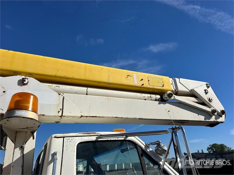 Ford 805 on Ford F-800 4x2 Bucket Truck Lastbilmonterede lifte