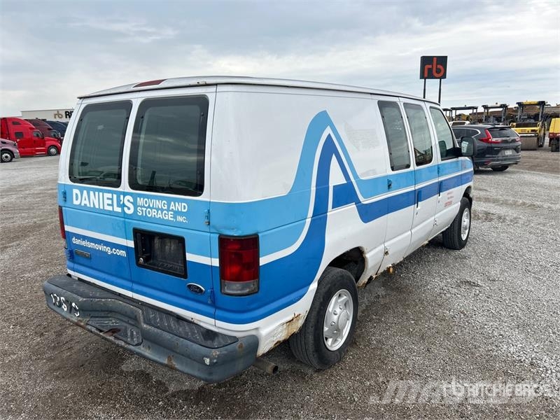 Ford E-150 Econoline Busy / Vany
