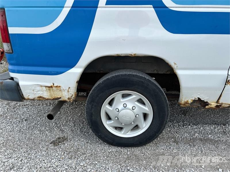 Ford E-150 Econoline Busy / Vany