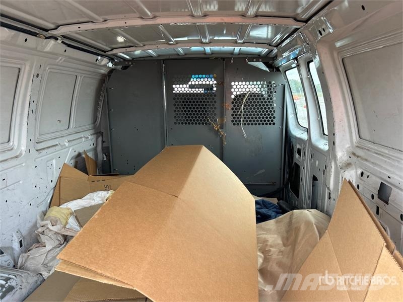Ford E-150 Econoline Busy / Vany