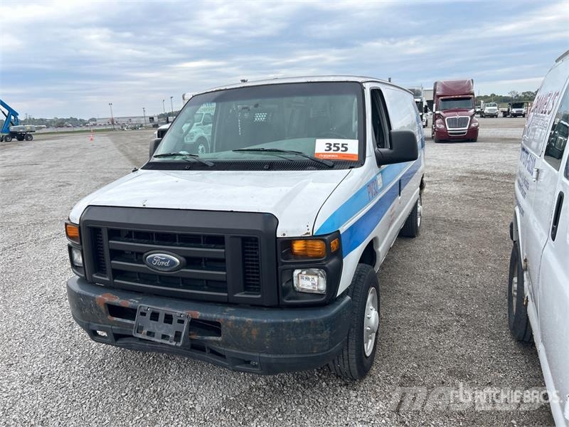 Ford E-150 Econoline Busy / Vany