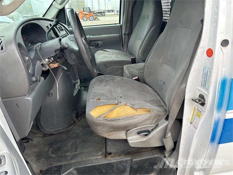 Ford E-150 Econoline Busy / Vany