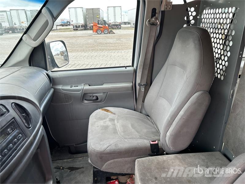 Ford E-150 Econoline Busy / Vany