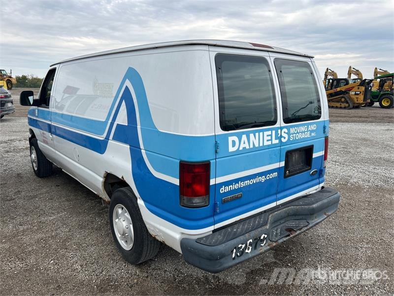 Ford E-150 Econoline Busy / Vany